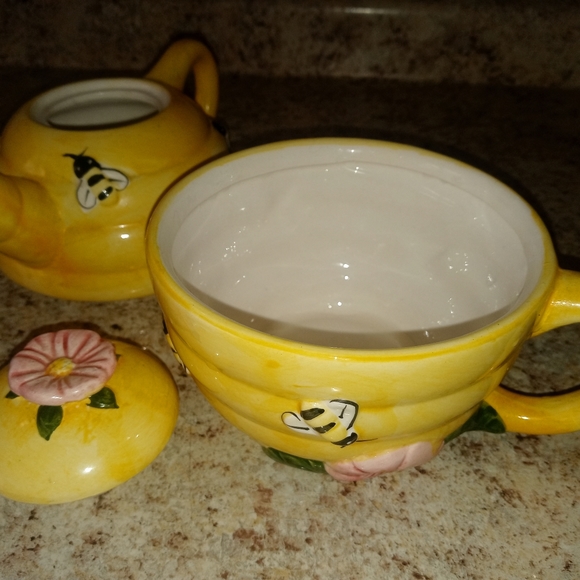 🐝 Bee Teapot 🐝 - Picture 5 of 8